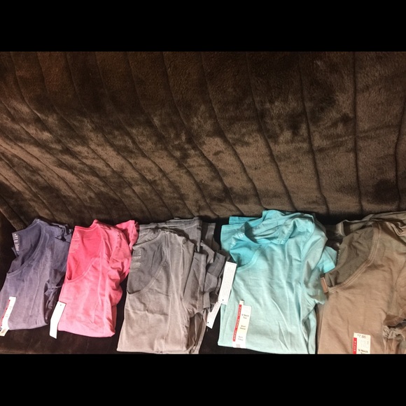 ❤️ Bundle Me ❤️ V-Neck Tee Semi-Fitted - Gray - Picture 2 of 3